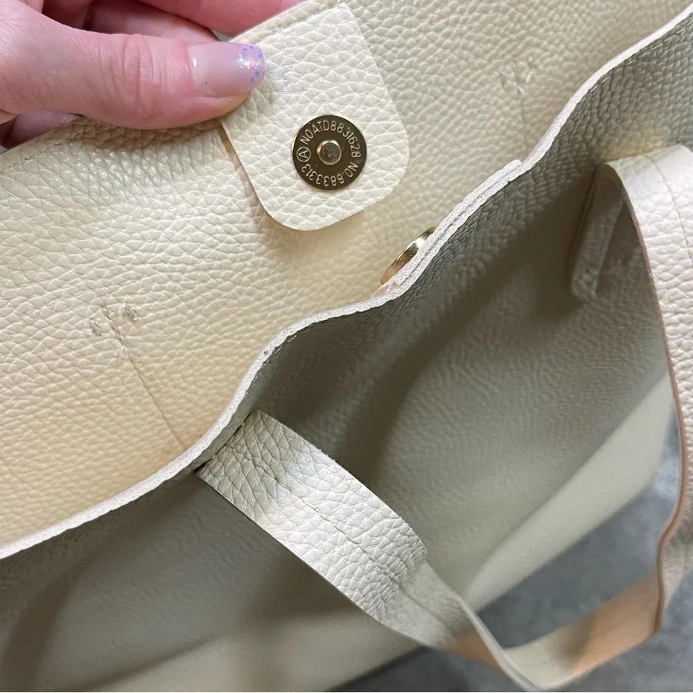 Ulta Beauty Overnighter Weekend Tote Bag Cream Shoulder Strap - Picture 5 of 8